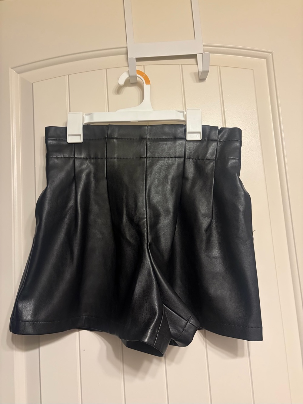 Versona Black High-Waist Faux Leather Shorts